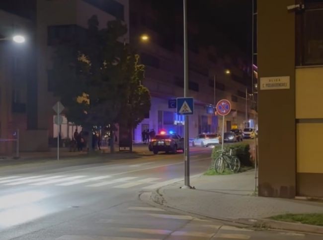 Incident pri nákupnom centre: Policajti mladíka spacifikovali