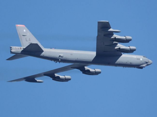 Spojené štáty obviňujú Čínu z nebezpečného priblíženia sa k bombardéru B-52