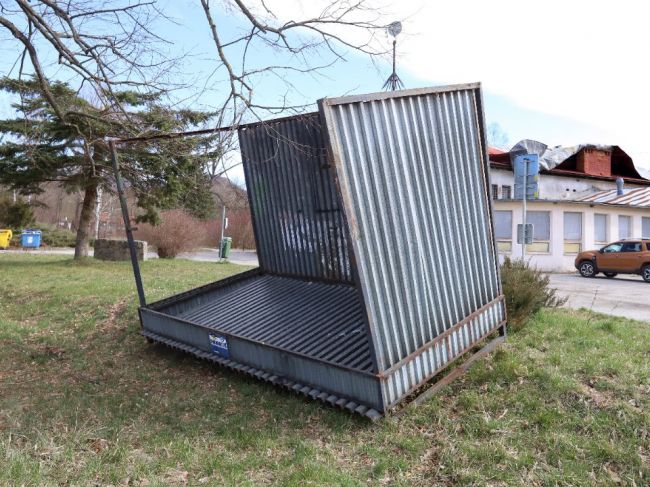 Meteorológovia varujú: V týchto okresoch bude večer víchrica