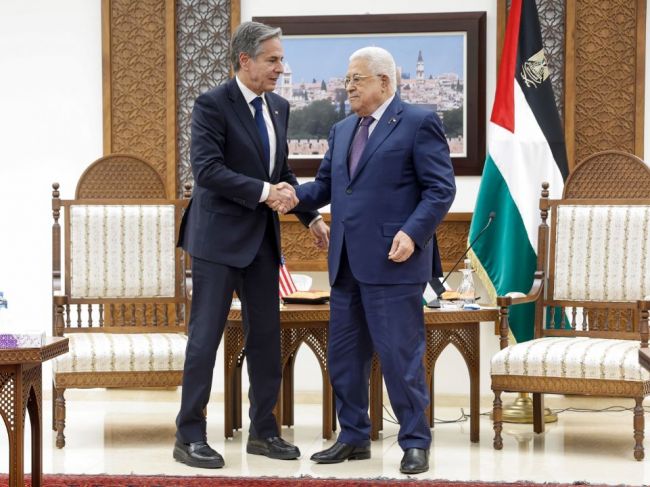 Blinken sa v Ramalláhu stretol s palestínskym prezidentom Abbásom