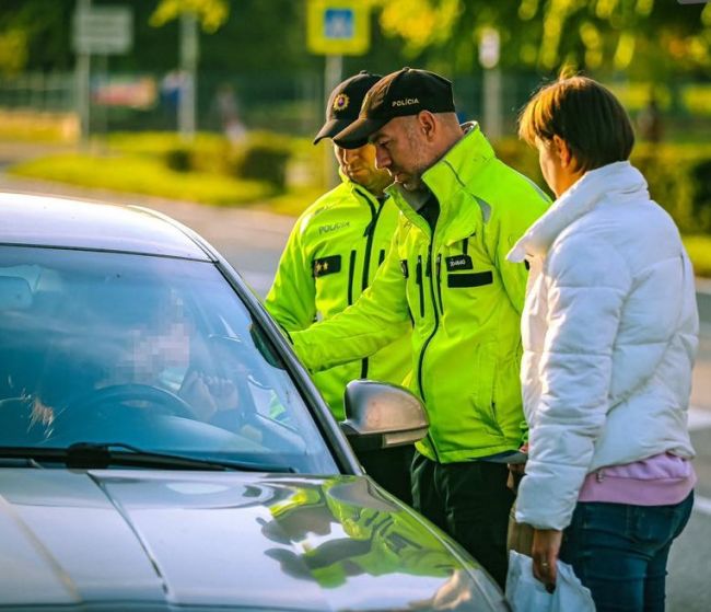 Na Slovensku bude do nedele na cestách viac policajtov