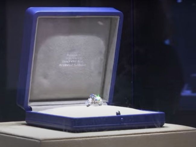 Vzácny modrý diamant Bleu Royal vydražili v Ženeve za takmer 44 miliónov dolárov