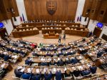 Poslanci v minulom volebnom období prijali spolu 574 zákonov