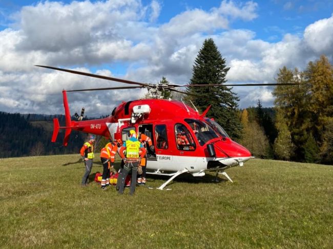 Horská záchranná služba pomáhala v Kysuckej vrchovine ťažko zranenému lesnému robotníkovi