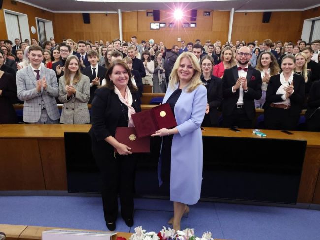 Čaputová dostala medailu od Univerzity Karlovej v Prahe