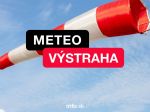 Na západ sa vráti silný vietor, v niektorých okresoch hrozia povodne