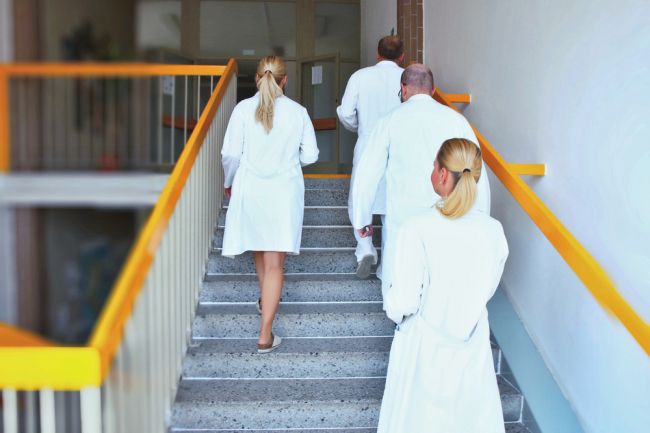 Tisíce českých lekárov podali výpovede z nadčasov, hrozí obmedzenie starostlivosti