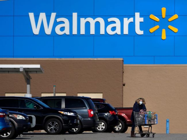 Strelec útočil vo Walmarte v Ohiu, zranil 4 ľudí, následne sa sám zastrelil