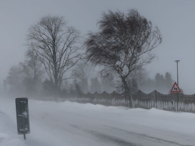 SHMÚ varuje pred víchricou vo viacerých okresoch