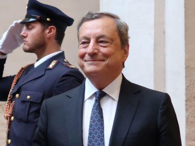Bývalý prezident ECB Draghi: EÚ sa musí stať jednotným štátom a nájsť nový model rastu