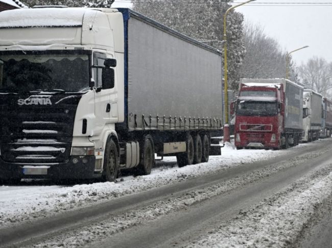 Ukrajina a Poľsko v noci na pondelok otvoria dodatočný priechod pre kamióny