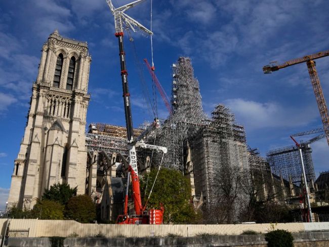 Do plánovaného znovuotvorenia Notre-Dame zostáva už len rok