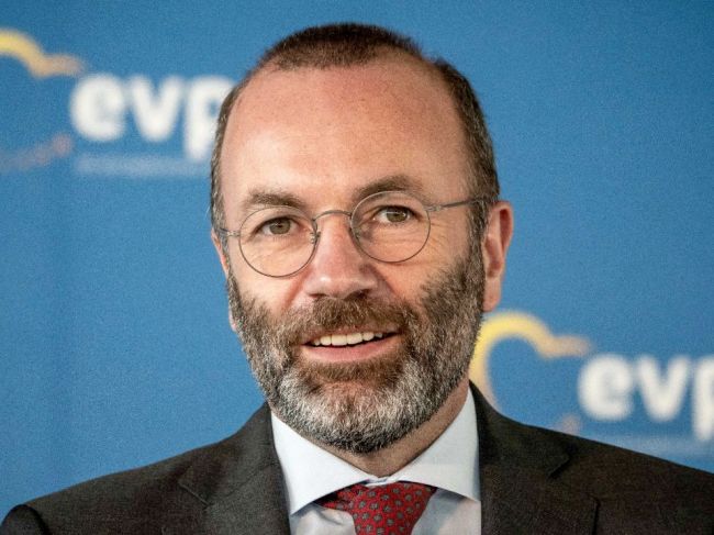 Líder Európskej ľudovej strany chce zrušiť zákaz spaľovacích motorov v EÚ
