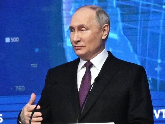 Putin oznámil, že bude opäť kandidovať