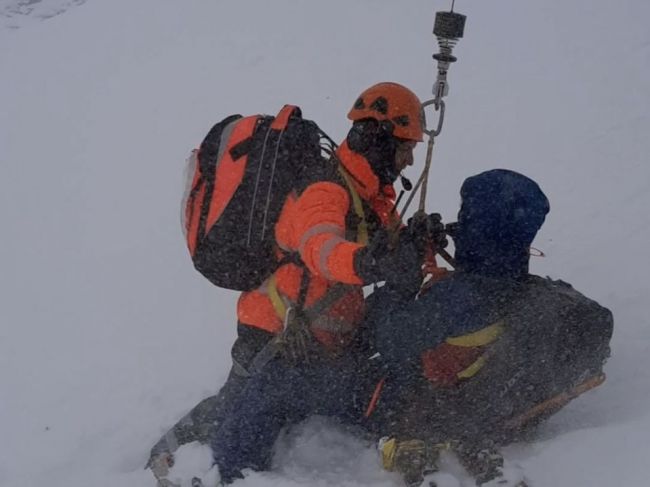 Pri páde lavíny vo Vysokých Tatrách utrpel zranenia slovenský skialpinista