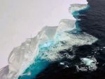 Video: Dron zachytil najväčší ľadovec na svete. Toto sa s ním teraz deje