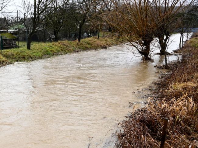 SHMÚ varuje pred vetrom a povodňami