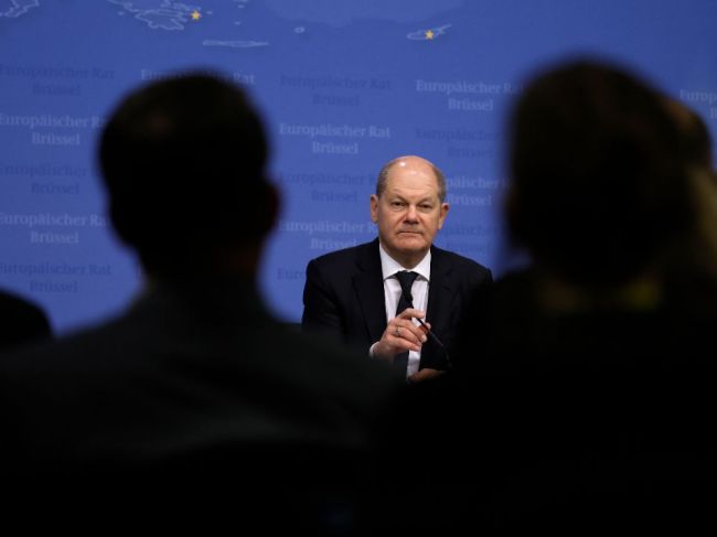 Scholz: Nemožno prepájať rokovania o rozpočte EÚ s uvoľnením peňazí pre Maďarsko