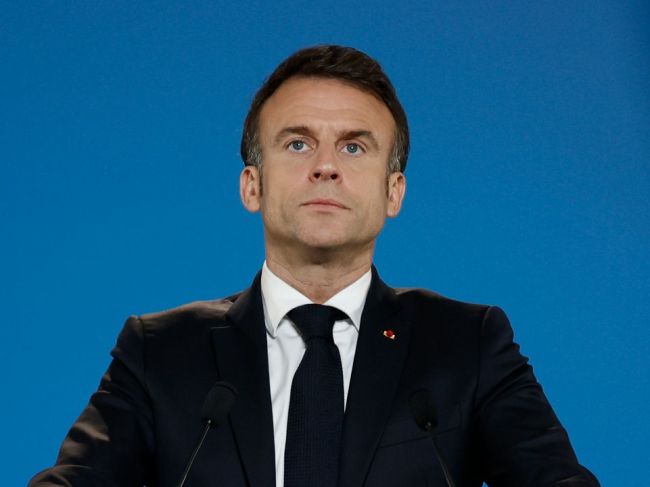 Macron chce dať preskúmať ústavnosť prijatého imigračného zákona