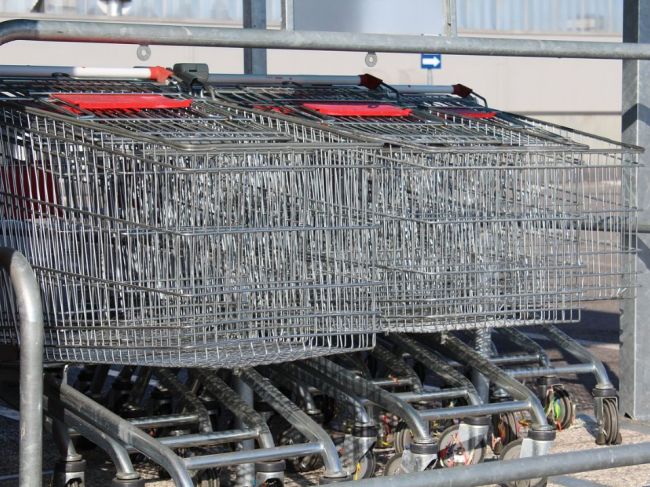 Predvianočné tržby v Nemecku sklamali maloobchodníkov, dôvera spotrebiteľov klesá