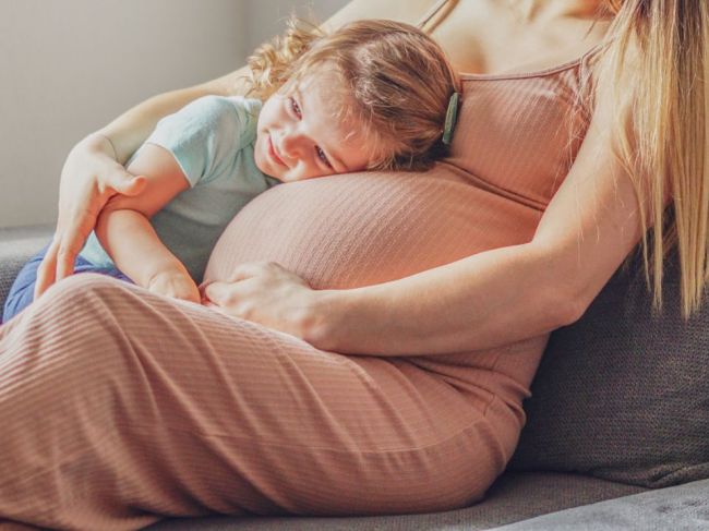 Deti sa dokážu učiť jazyk ešte pred narodením, ukázal výskum