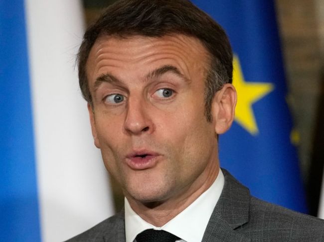 Macron: 2024 bude rokom odhodlania, rozhodnutí, obnovy, hrdosti