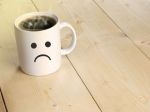 Ak na sebe spozorujete tieto 3 príznaky, s kávou radšej skoncujte