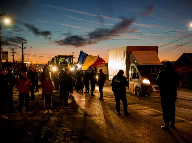 Rumunskí farmári a vodiči kamiónov protestovali pri hranici s Ukrajinou