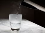 3 dôvody, prečo by ste nalačno mali piť teplú vodu