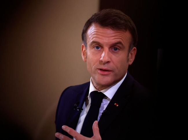 Macron: Budem rokovať s kýmkoľvek, kto vyhrá americké voľby