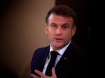 Macron: Budem rokovať s kýmkoľvek, kto vyhrá americké voľby