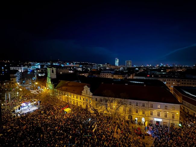 Ľudia na celom Slovensku opäť protestovali proti krokom vlády