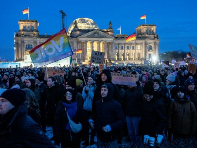 Proti pravicovému extrémizmu v Nemecku opäť protestovali desaťtisíce ľudí