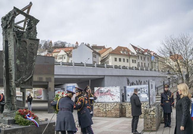 Prezidentka: Holokaustu predchádzali nenávistné prejavy i fyzické útoky