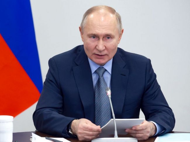 Putin tvrdí, že haváriu lietadla Il-76 spôsobila ukrajinská protivzdušná obrana