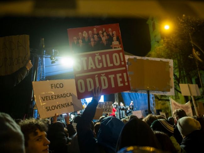 Tisíce ľudí po celom Slovensku opäť vyšli do ulíc protestovať proti vláde