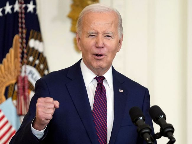 Biden: Odmietnutie návrhu zákona o pomoci Ukrajine nahráva Putinovi