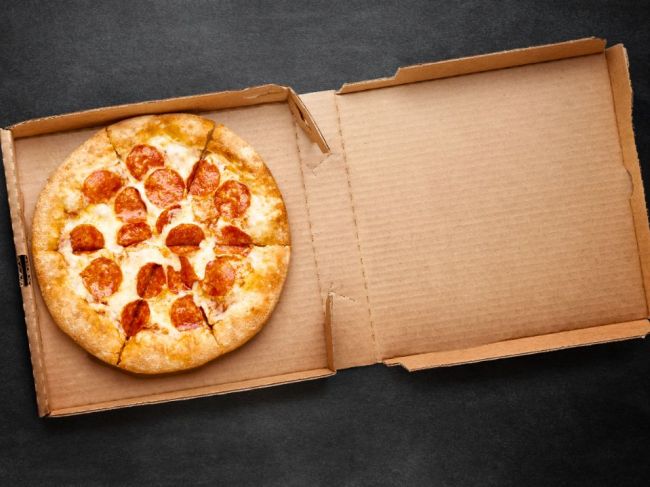 Prečo sú škatule na pizzu štvorcové, a nie okrúhle?