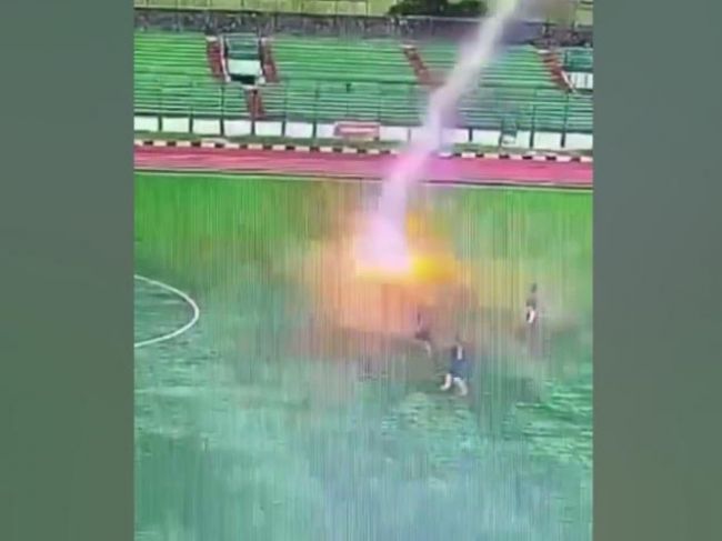Futbalový zápas sa skončil tragicky: Hráča zasiahol blesk