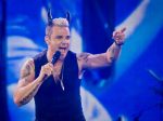 Robbie Williams, britský popový spevák a skladateľ, slávi 50. narodeniny
