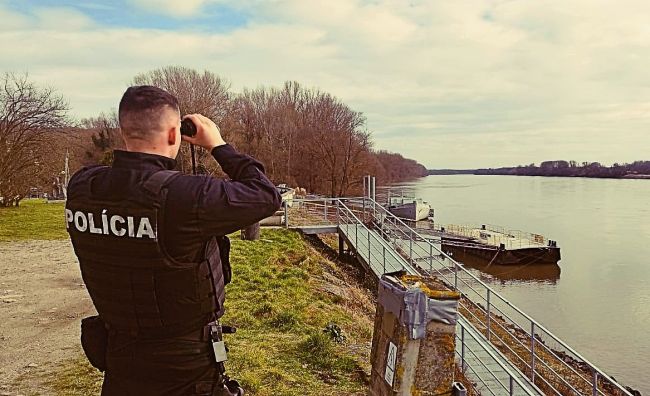 Z lode na Dunaji vypadol pasažier