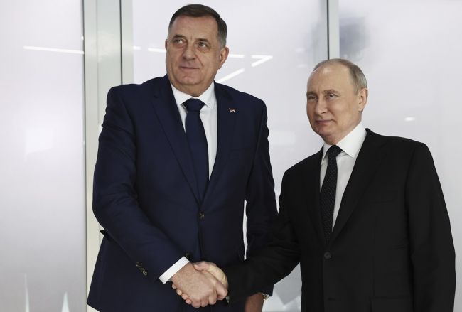 Líder bosnianskych Srbov Dodik sa stretol s Putinom, vyzdvihol dobré vzťahy