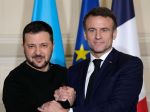 Macron nevylučuje vyslanie vojakov na Ukrajinu, avizoval dodávky rakiet Kyjevu