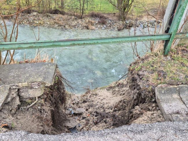 V Bielom Potoku vyhlásili mimoriadnu situáciu, došlo tam k zosuvu