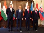 Začal sa summit premiérov V4, Fiala v Prahe privítal Fica, Orbána aj Tuska