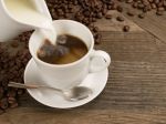 Neurológ: Nikdy nepite kávu s mliekom! Takéto to má následky na črevá a mozog