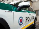 Policajti strážia vysokú školu v Bratislave