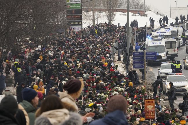 Polícia v deň pohrebu Navaľného zadržala po celom Rusku desiatky ľudí