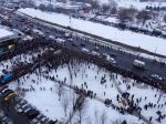 V deň Navaľného pohrebu bolo v Rusku zadržaných viac ako 100 ľudí