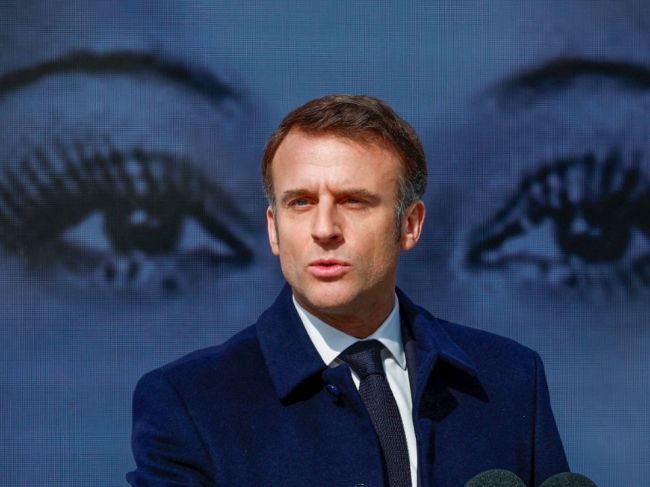 Macron chce pridať právo na interrupcie do Charty základných práv EÚ